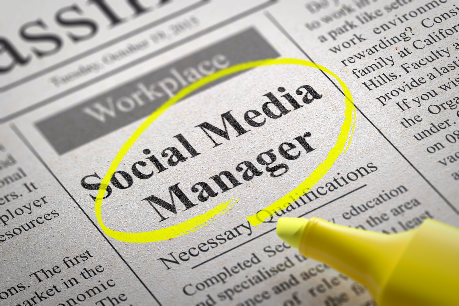 Social Media Manager dans les offres d'emploi des journaux.