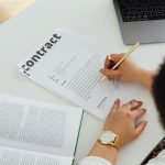 Comment parapher un contrat de travail ?