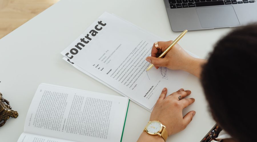 Comment parapher un contrat de travail ?