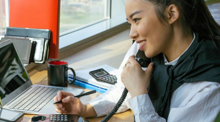 Comment devenir chargé de communication ?