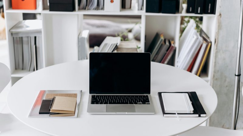 Aménager un home office ergonomique dans des espaces restreints