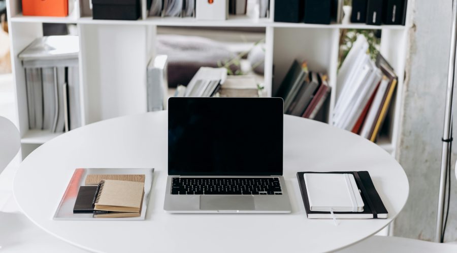 Aménager un home office ergonomique dans des espaces restreints