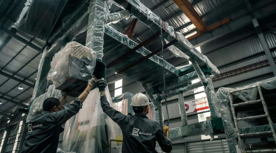 Une comparaison des machines de rotomoulage les plus populaires : Shuttle, Rock and Roll et Carrousel