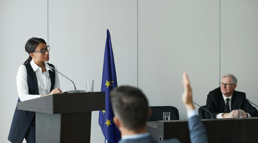 Réformes 2025 : jours fériés supprimés, prestations gelées, emplois publics menacés